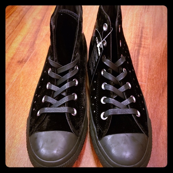 studded converse black